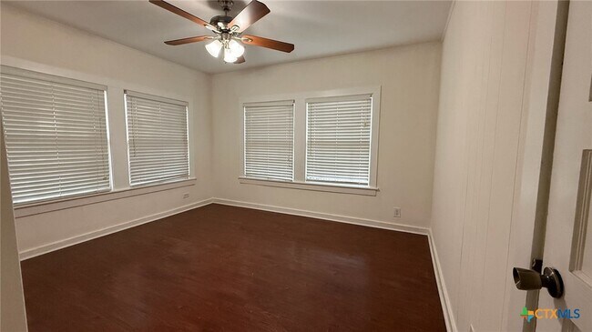 Building Photo - 724 N Beal St