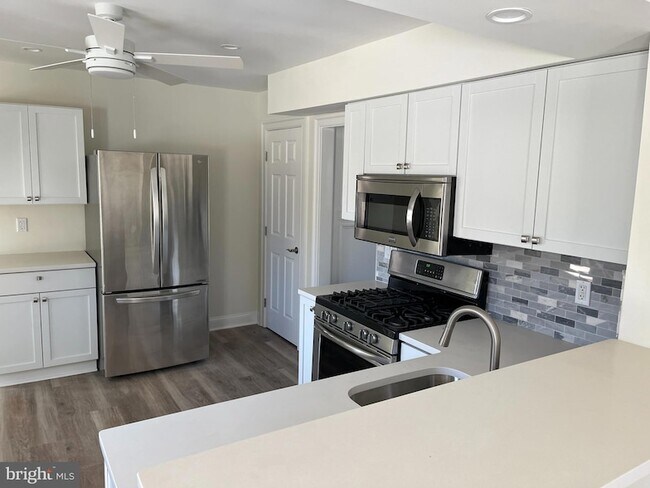 Building Photo - 115 Carrie Ln