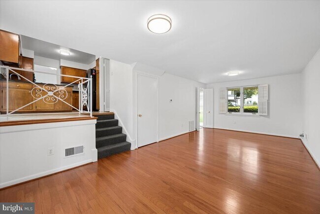 Building Photo - 9202 Wilmett Ct