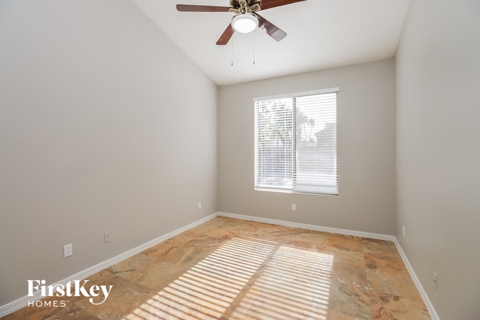 Building Photo - 2907 E Millbrae Ln