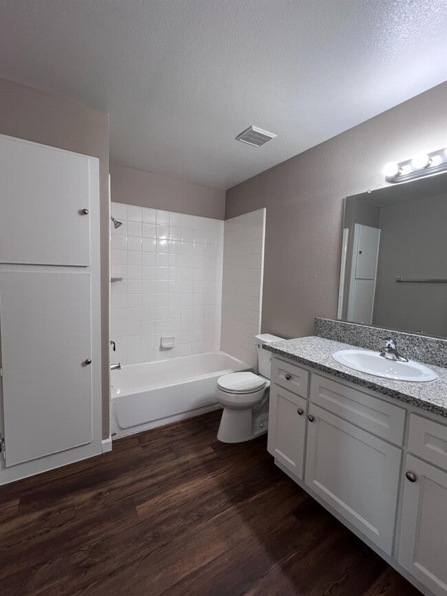 Building Photo - 1262 N Marks Ave