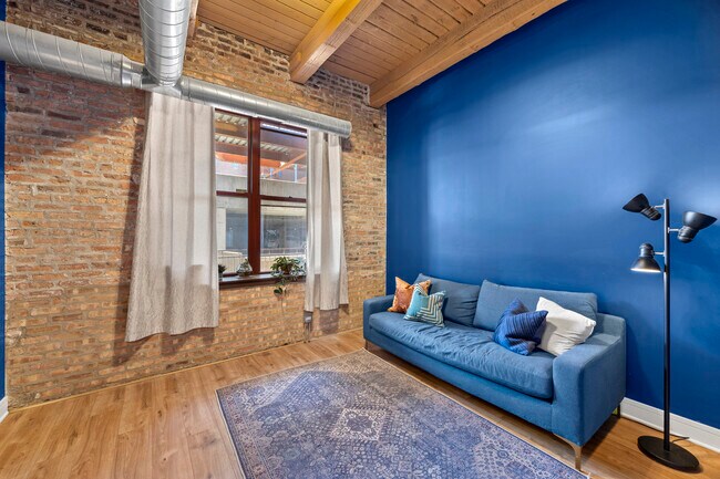 Building Photo - 1061 W 16th St