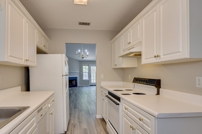 Building Photo - 2014 Emerald Bay Dr