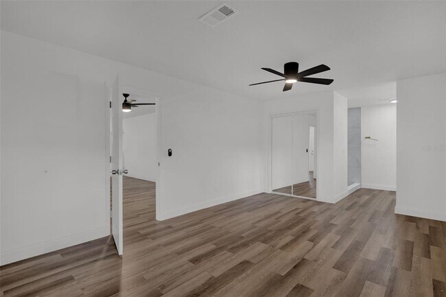 Building Photo - 2433 Benjamin Dr