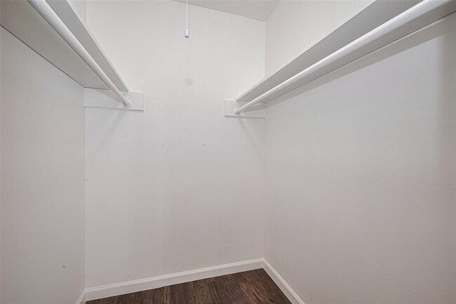 Building Photo - 2112 Walnut Ln