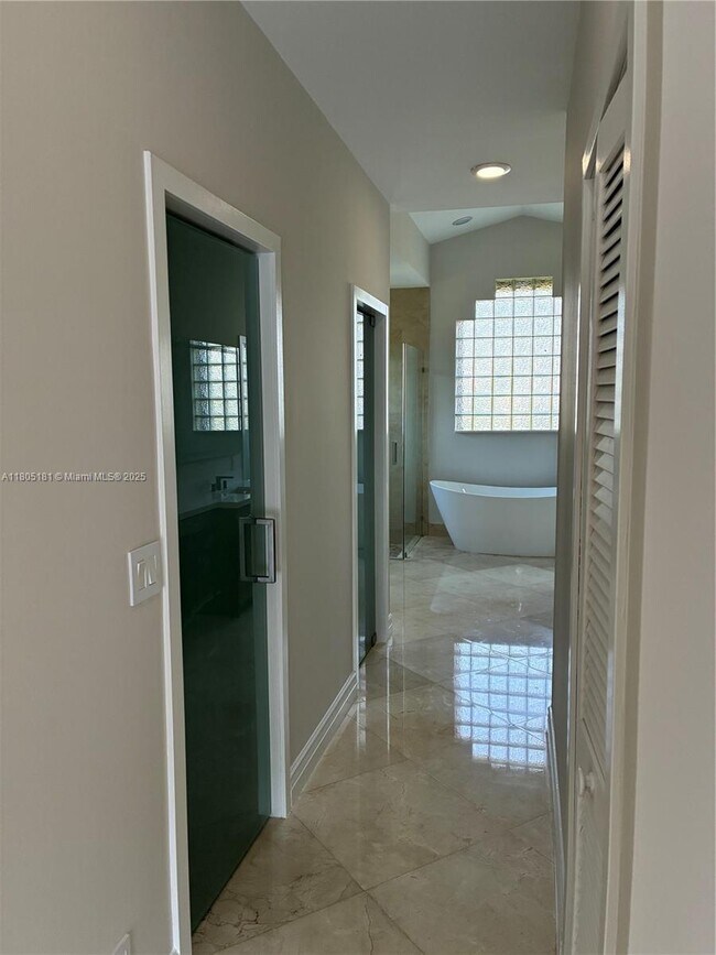 Building Photo - 384 Coconut Cir