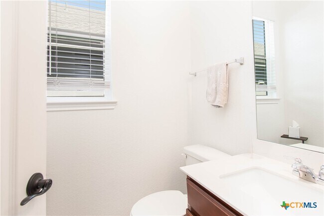 Building Photo - 661 Bailey Park Dr