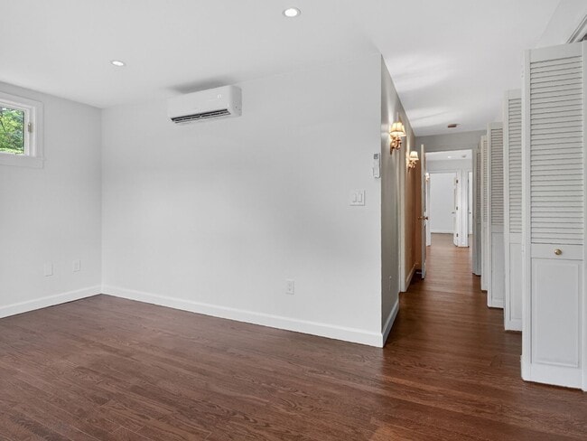 Building Photo - 3 Bed/2 Bath Home with Private Yard