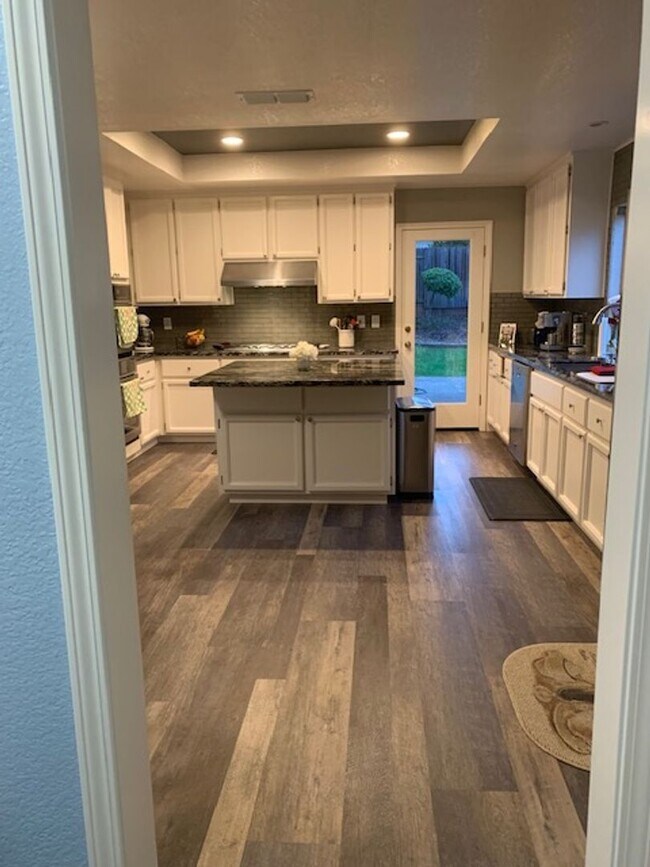 Building Photo - Beautiful Gold River home