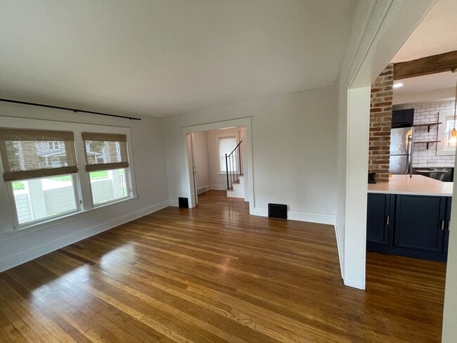 Building Photo - Charming Bungalow