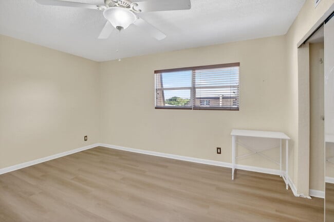Building Photo - 2520 Van Buren St