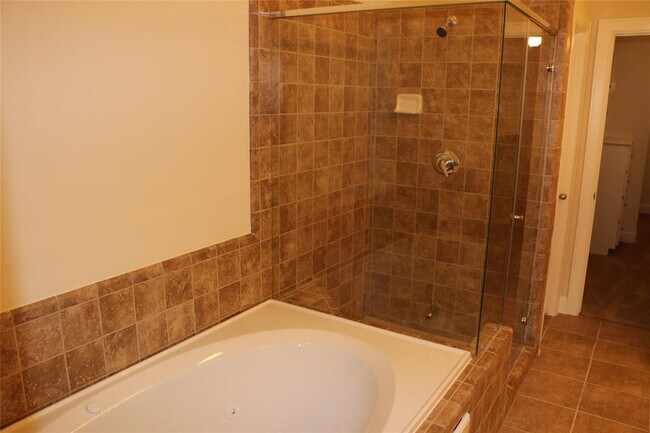 Building Photo - 2710 Hullsmith Dr
