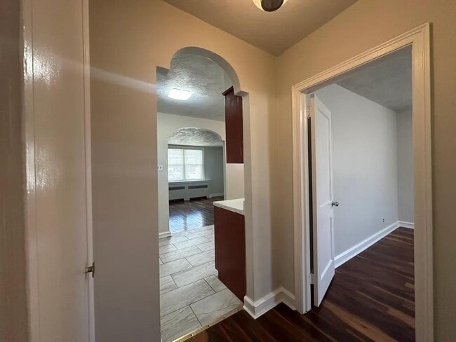 Building Photo - 4401 Oakmont St