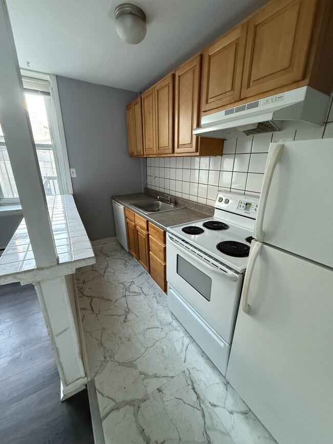 Kitchen - 808 S 6th St