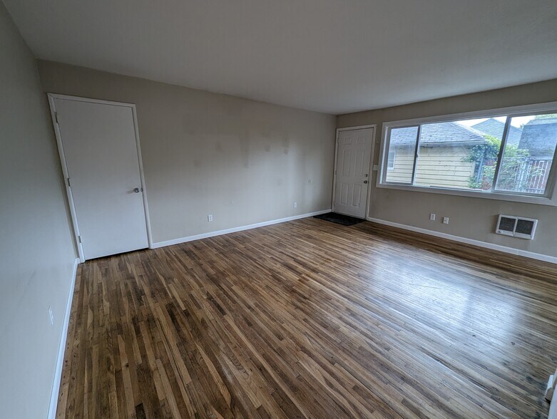 Living room with storage closet - 1626 Southeast Lexington Street