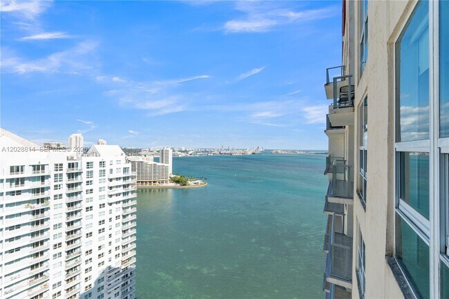 Building Photo - 1155 Brickell Bay Dr