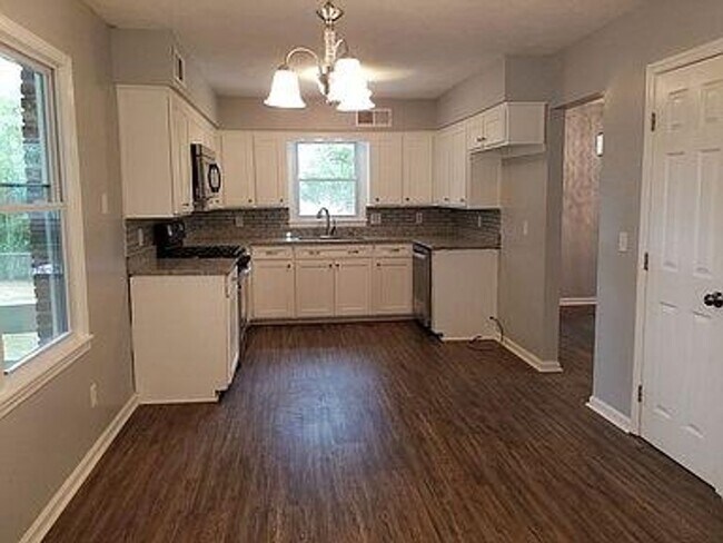 Building Photo - 4 bedroom 3 bath NE Columbus/ Ft. Moore