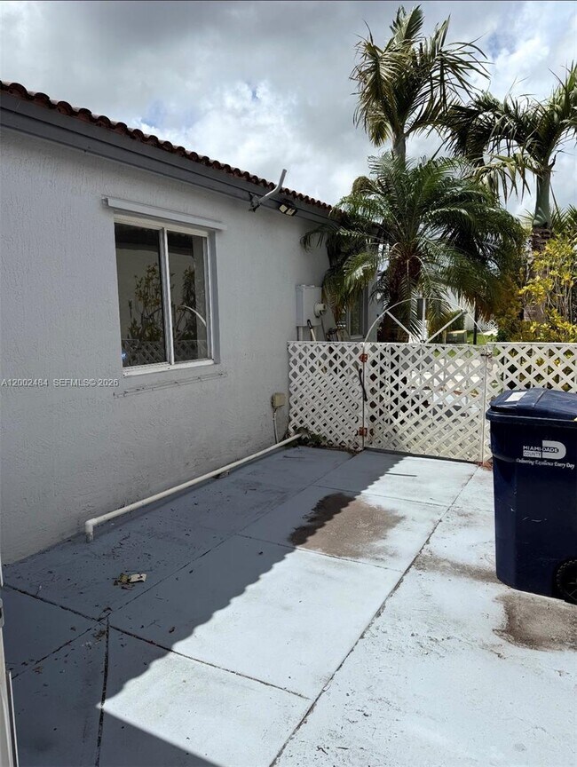 Building Photo - 17501 SW 142nd Ct