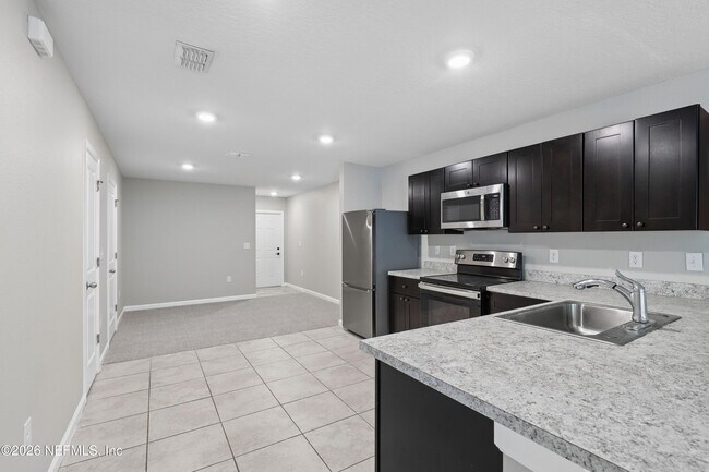 Building Photo - 5988 Creekside Crossing Dr