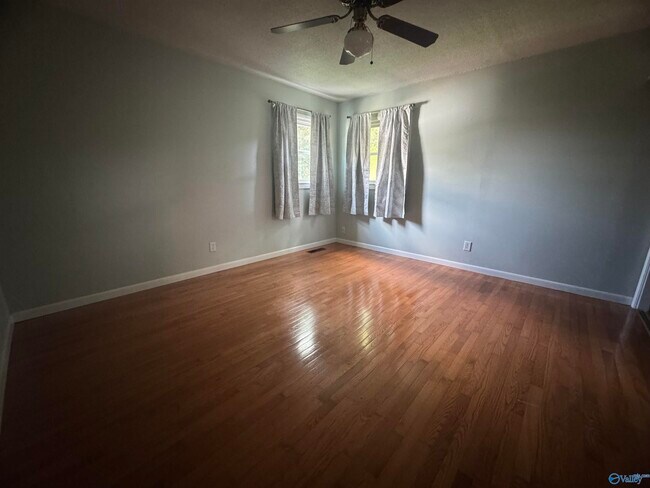 Building Photo - 1113 Humes Ave NE