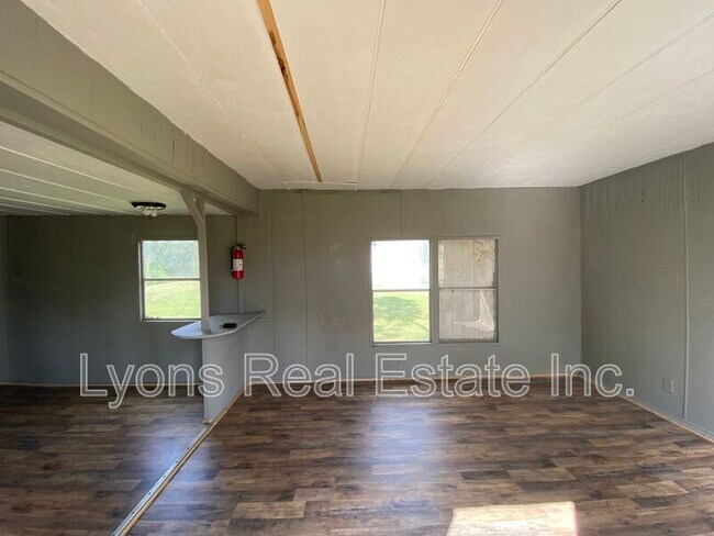 Building Photo - 8086 Heck Dr