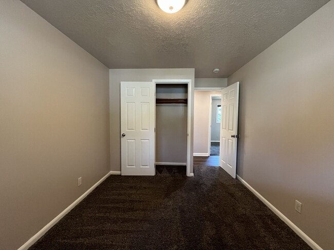 Building Photo - Charming Single-Level 3 Bedroom Home with Spacious Fenced Backyard, Landscaping Included & Great ...