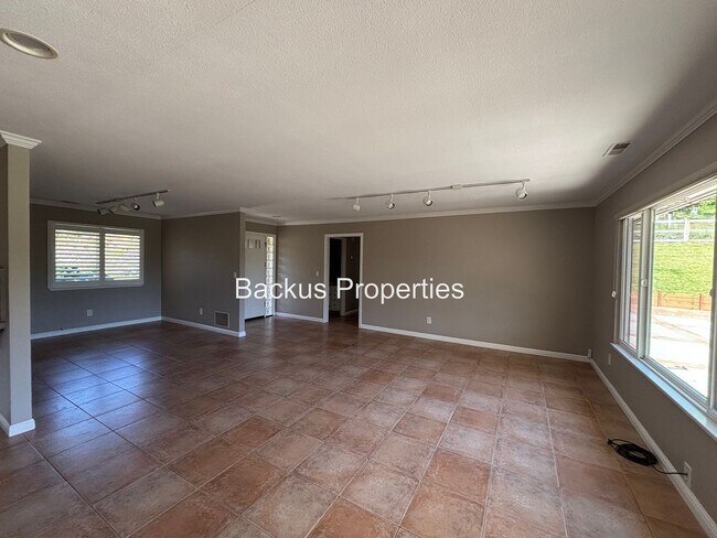 Building Photo - Wonderful three bedroom home on an acre lot in Royal Oaks