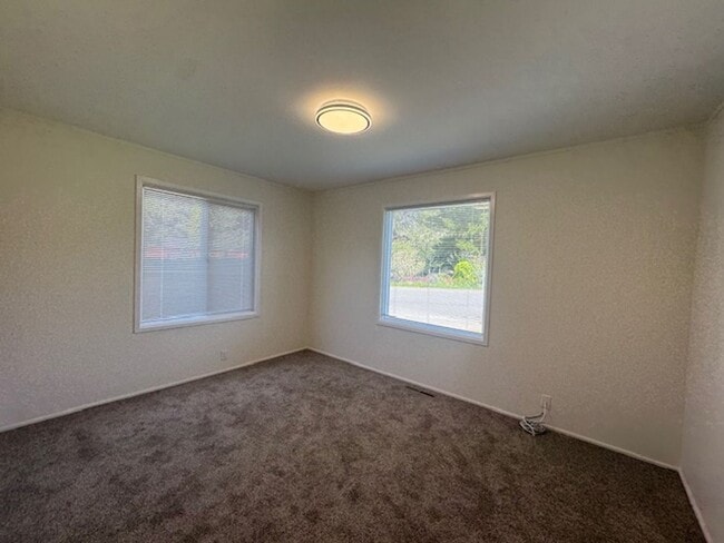 Building Photo - Beautiful 4 bedroom CUTTEN home