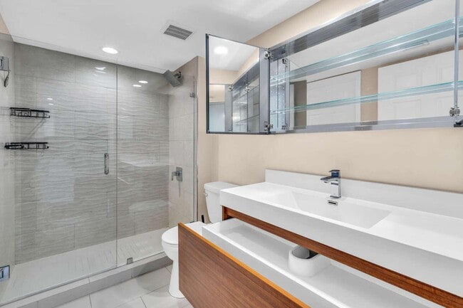 Building Photo - 3000 Coral Wy