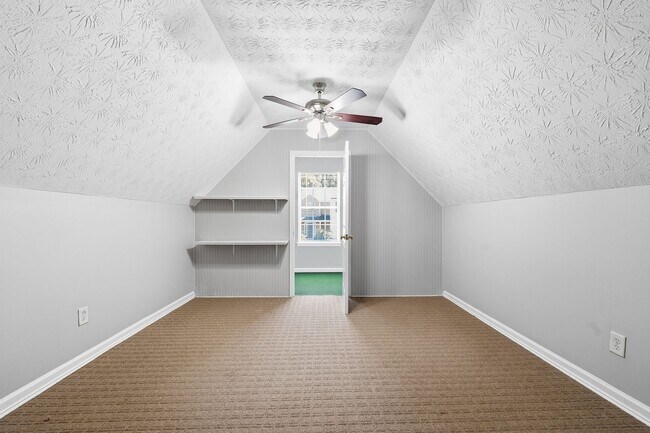 Building Photo - Ranch home with 4 bedrooms and a bonus room.