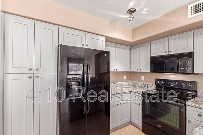 Building Photo - 1149 W Edgewater Dr