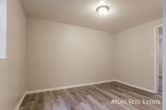 Building Photo - Fresh and Spacious 1 bed 1 bath in Denver!...