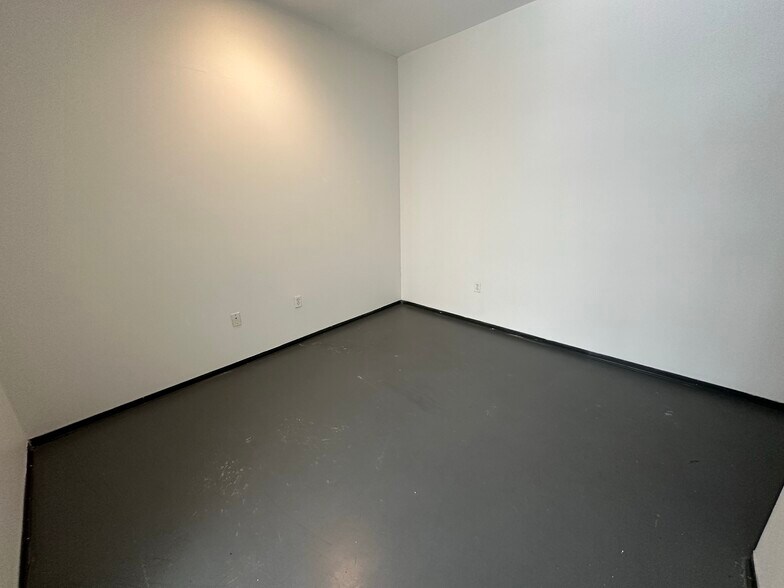 Building Photo - 117 E Berkeley St