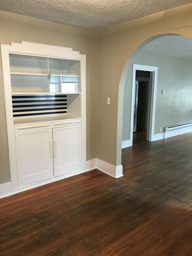 Building Photo - STUDENTS WELCOME! 5 Bed / 2 Bath Home - Walking Distance to CSU