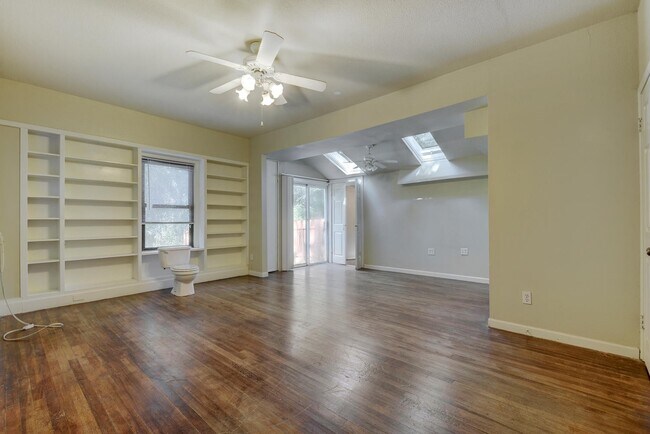 Building Photo - 4405 Barrow Ave