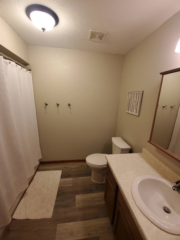 Building Photo - 5641 Elaine Dr