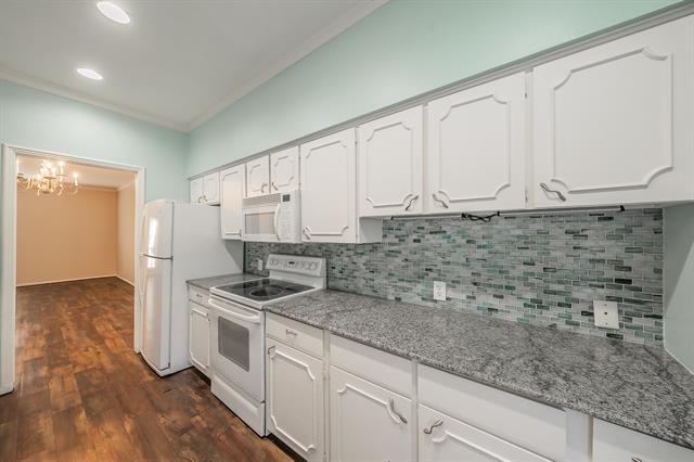 Building Photo - 4312 Bellaire Dr S