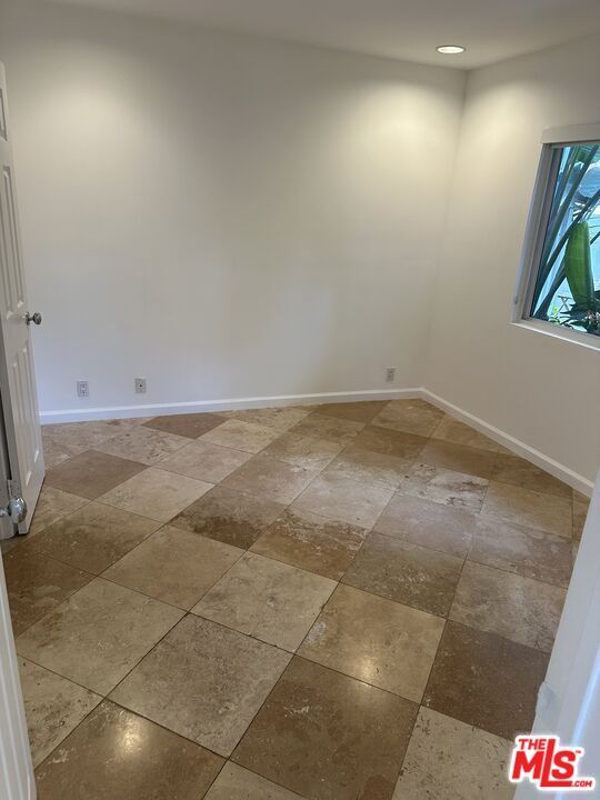 Building Photo - 2454 Penmar Ave