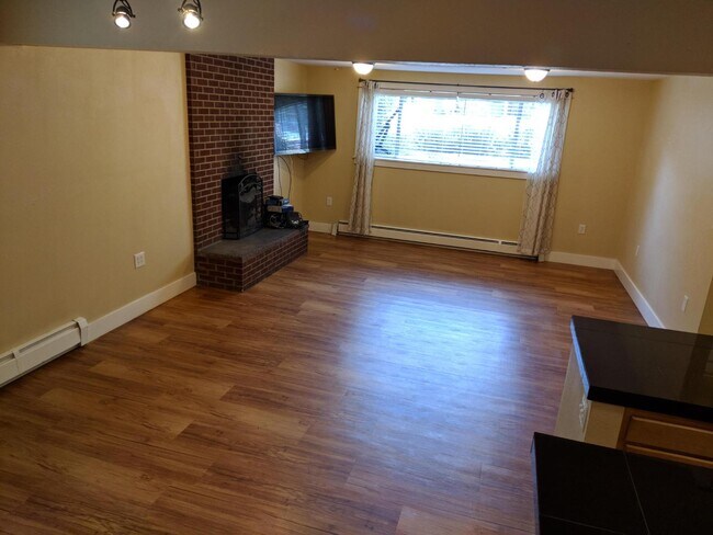 Building Photo - 4365 Comanche Dr