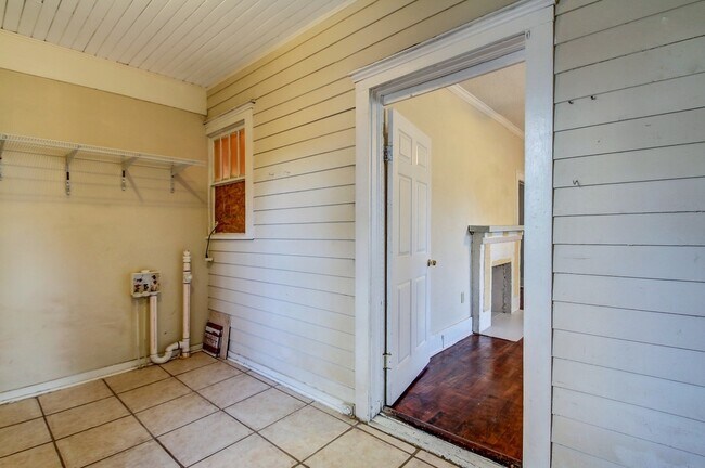 Building Photo - Beautiful Single Family house near downtown Savannah and Tybee Island