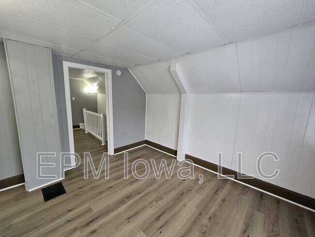 Building Photo - 508 Mobile St