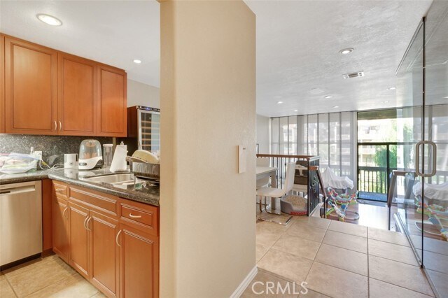Building Photo - 7235 Marina Pacifica Dr S