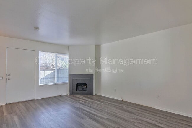 Building Photo - 130 Miles Ln