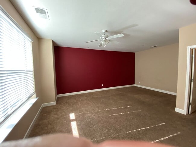 Building Photo - Beautiful Condominum Across From Great Pub...