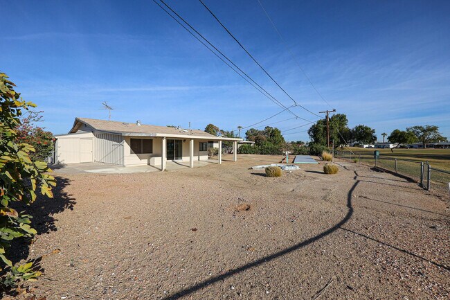 Building Photo - 11417 N Hacienda Dr