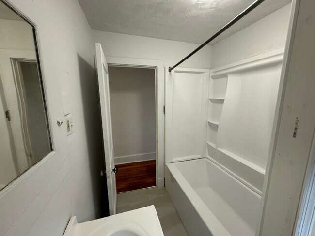 Building Photo - 445 S 17th St