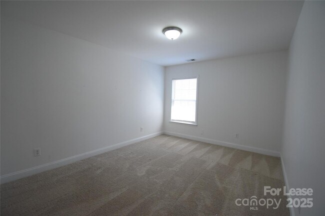 Building Photo - 6728 Evanton Loch Rd