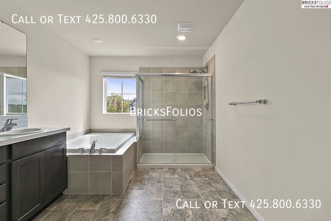 Building Photo - Your Dream Home Awaits in Puyallup – Bonus Offer Included!