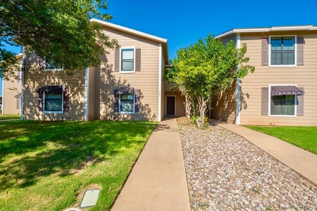 Primary Photo - Fully Remodeled Townhome with Loft and Pri...
