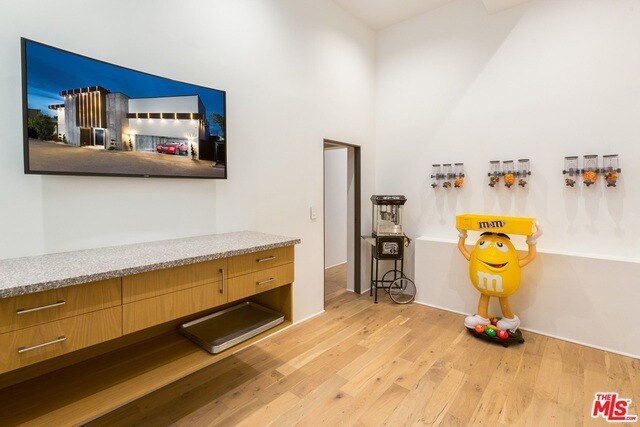 Building Photo - 1623 Viewmont Dr